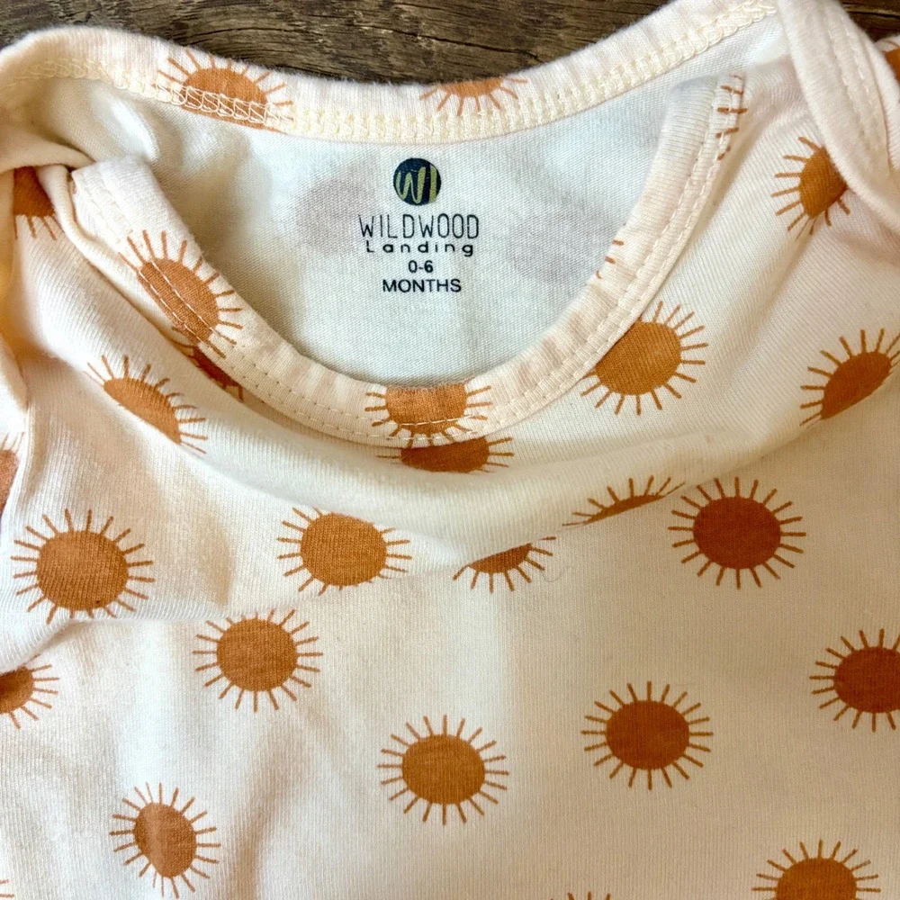 Sun Pattern Newborn Knotted Baby Gown Fold Over Hand Cuffs 100% Cotton Size 0-6m